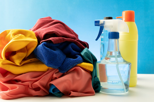 Pouvez-vous utiliser des chiffons en microfibre avec n’importe quel nettoyant ?